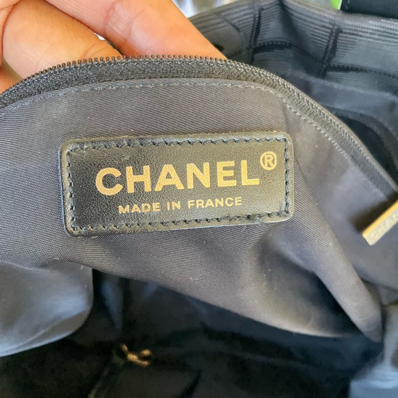 🔥🔥Chanel Travel Ligne Tote Bag with UNBRANDED BAG INSERT - Picture 10 of 15